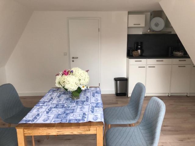 Die Graefin Auf Ruegen - Ferienappartements Parchtitz Экстерьер фото